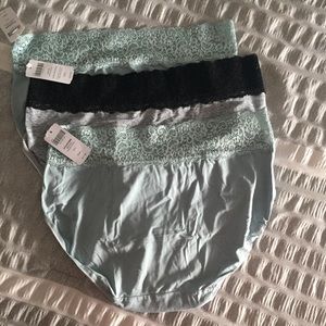 BUNDLE of 3 Women’s SOMA super soft hipster Sz L